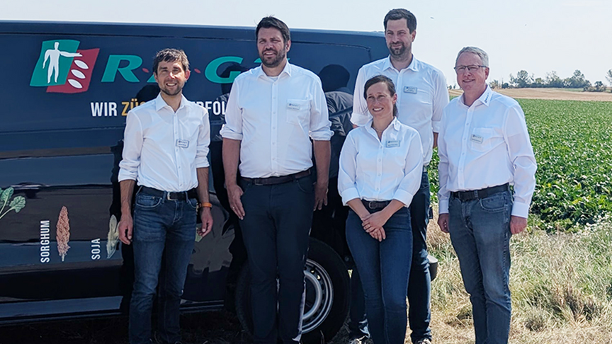 Die Teams von RAGT Saaten GmbH und Strube D&S GmbH wachsen bereits zusammen Die Teams von RAGT Saaten GmbH und Strube D&S GmbH wachsen bereits zusammen (v.l.n.r.: Dr. Michael Stange (Leitender Zuckerrübenzüchter Strube D&S), Andreas Albersmeier (Geschäftsführer RAGT Saaten Deutschland und Strube D&S), Mara-Tabea Hiller (Produktmanagerin Mais), Christian Rommelmann (Produktmanager Getreide und Soja) und Henning Alvermann (Leiter Vertrieb & Marketing Getreide und Soja bei RAGT Saaten).